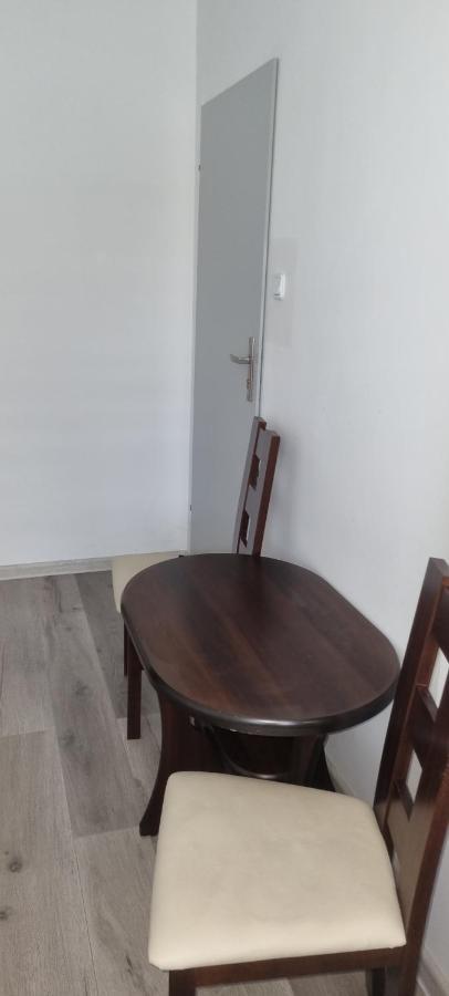 Unibal - Pokoje Goscinne Unieście Exteriör bild