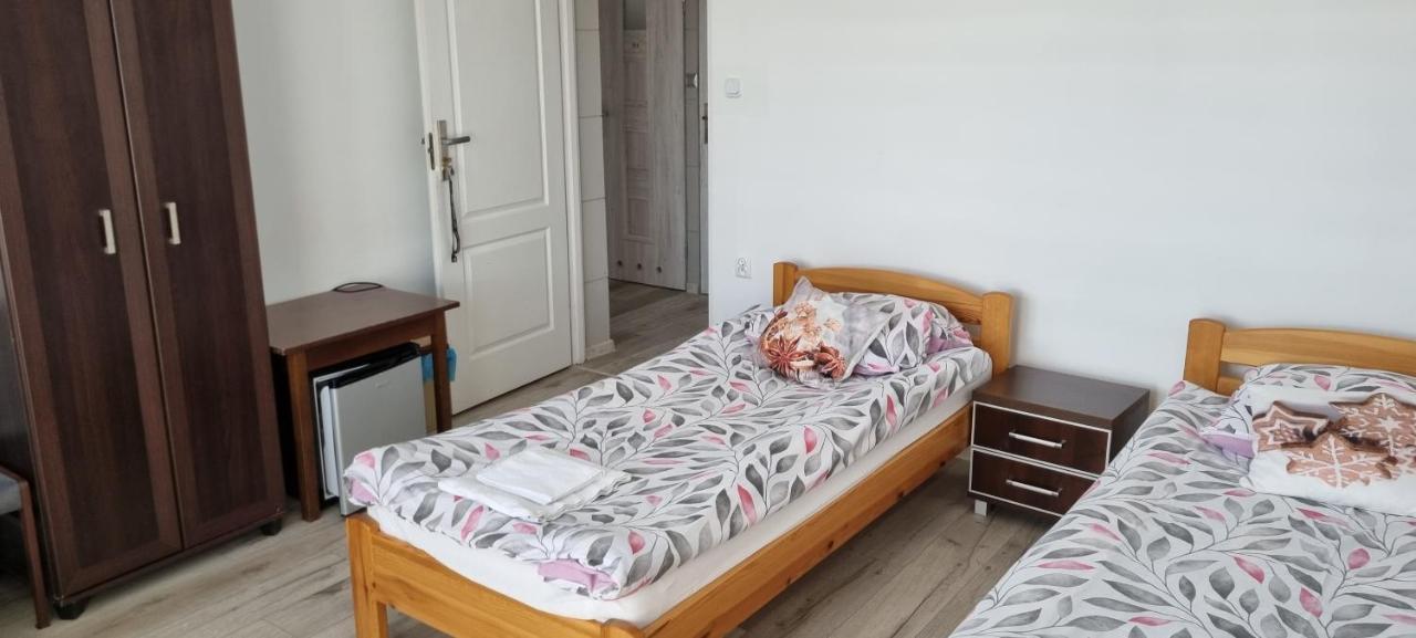 Unibal - Pokoje Goscinne Unieście Exteriör bild