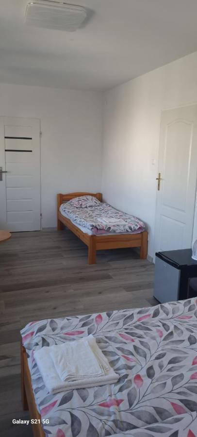 Unibal - Pokoje Goscinne Unieście Exteriör bild