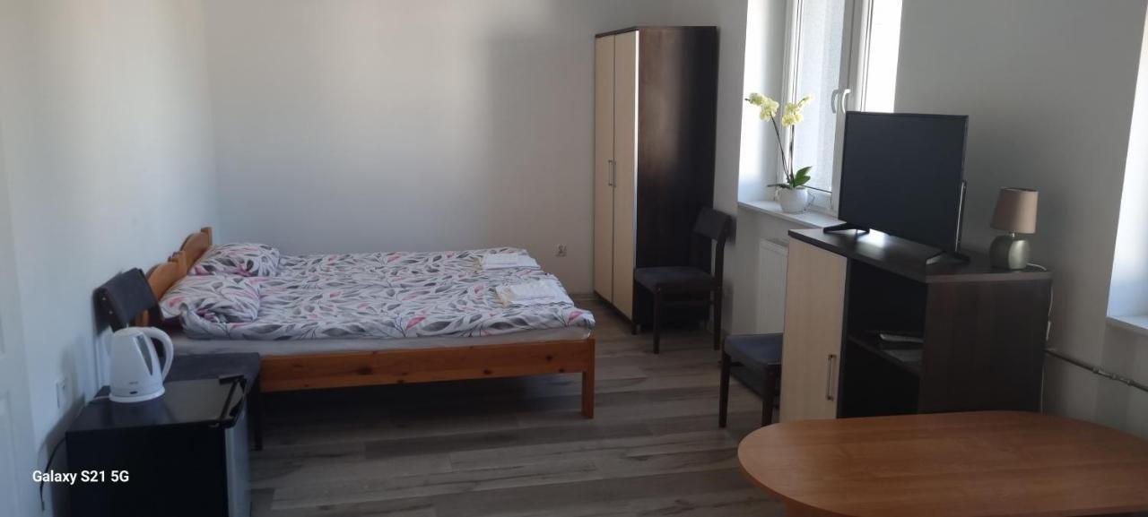 Unibal - Pokoje Goscinne Unieście Exteriör bild