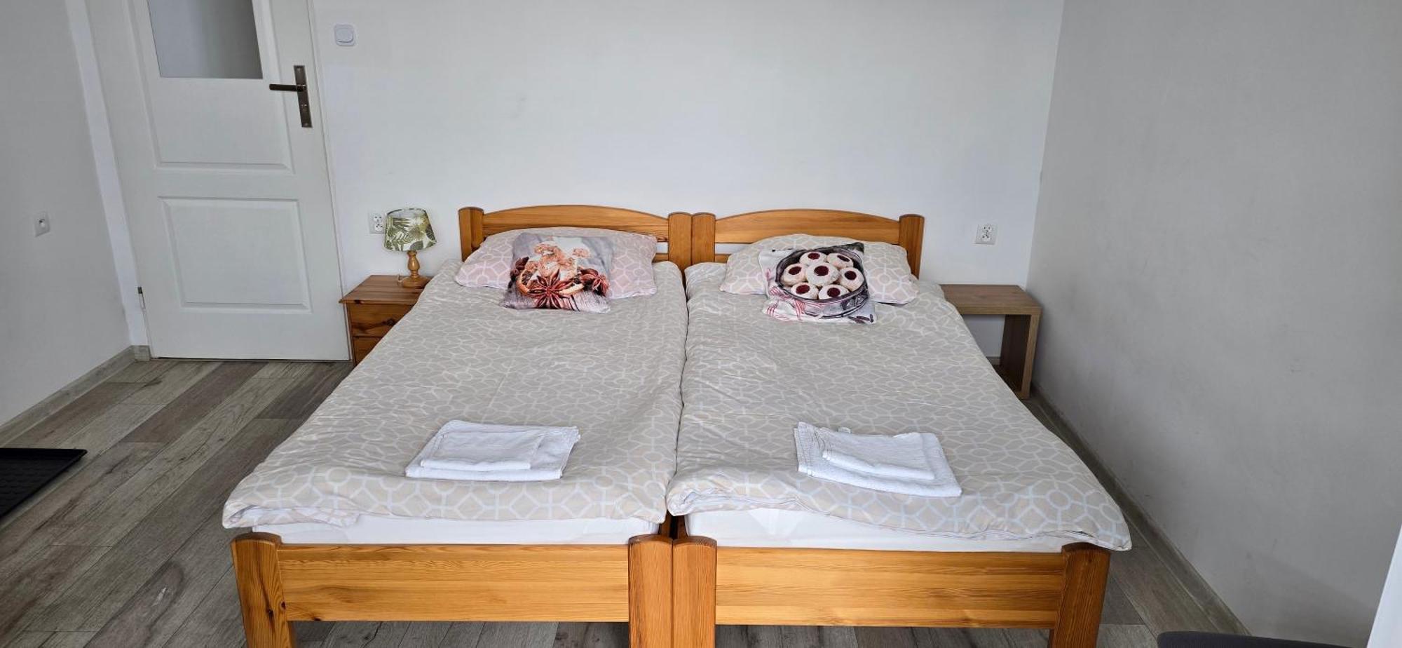 Unibal - Pokoje Goscinne Unieście Exteriör bild